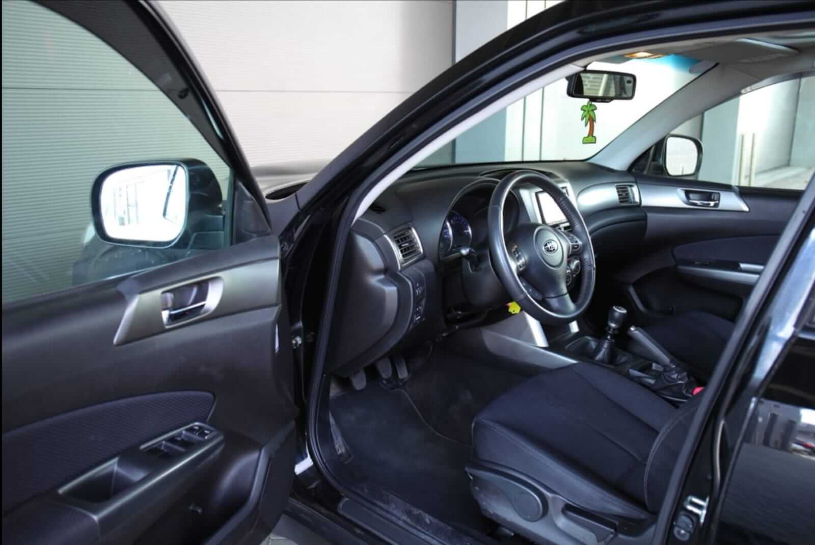 Subaru Forester front interior 2 – by Next Level Automotive – Go to nextlevelautomotive.eu